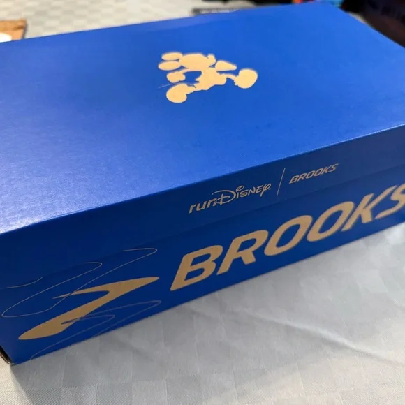 Rare RunDisney Brooks Rapunzel shoes M 11 NWT - Picture 5 of 5